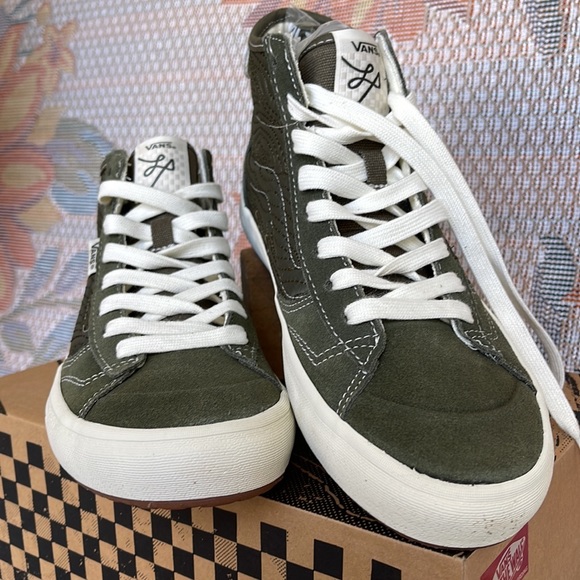 Vans Men’s The Lizzie
Quilted Grape Leaf
VN0A4BX150K
Sneakers - Picture 8 of 16